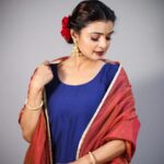 Mayuri Deshmukh Instagram - मंजुळ 💙 Diwali ready in @kautuka_couture 💙 📸: @__shivanisurve__ 💙 Makeup Hair @neetaamakeovers 💙