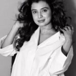 Mayuri Deshmukh Instagram - 📸 @__shivanisurve__ ⛄️ HMU @snehal_makeover ☃️