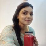 Mayuri Deshmukh Instagram - 😇My most healthy companion on set 🥕🍎🥬🥒🥑🍌🍐