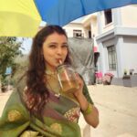 Mayuri Deshmukh Instagram - 😇My most healthy companion on set 🥕🍎🥬🥒🥑🍌🍐