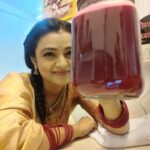 Mayuri Deshmukh Instagram - 😇My most healthy companion on set 🥕🍎🥬🥒🥑🍌🍐