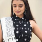 Mayuri Deshmukh Instagram – Our shades of Grey Cotton Saree is a  summer must have.. Club it with Saaki Ikkat blouse by @gracebymonika and you will seal the look with panache.
DM US FOR DETAILS
📸 – @sarrikaaaaaa 💜
HMU – @priyankapotnis_makeupandhair 💜
Assisted by @makeoverby_sanyukta 💜

#saree #sareelove #cottonsaree #loveforcotton #indianwear #Ikkat #blackandwhite