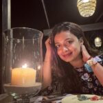 Mayuri Deshmukh Instagram - Sea Salt Hair… Sun tan Glow… Candle lit Table… Moon lit Heart 💜 Mango Bay Resort