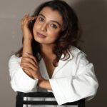 Mayuri Deshmukh Instagram - Selenophile ~ - A person who loves the Moon..!! 📸 @__shivanisurve__ ❤️ HMU @snehal_makeover ❤️
