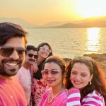 Mayuri Deshmukh Instagram - Ended 2022 with a Grateful Heart Magical skies My Sunshine souls And Beautiful memories !!!! HAPPY NEW YEAR ALL💜 Bombay Camping Company