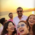 Mayuri Deshmukh Instagram - Ended 2022 with a Grateful Heart Magical skies My Sunshine souls And Beautiful memories !!!! HAPPY NEW YEAR ALL💜 Bombay Camping Company