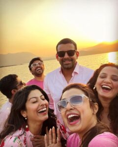 Mayuri Deshmukh Instagram - Ended 2022 with a 
Grateful Heart
Magical skies
My Sunshine souls 
And Beautiful memories !!!!
HAPPY NEW YEAR ALL💜