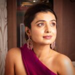 Mayuri Deshmukh Instagram - 👗👠👓💄📸 Styled by @rimadidthat Makeup and Hair @farah_mehdi_ Photographer @vishwasgonsalves Gown @Frefa.Street Outfit PR @MediaTribeIn Earrings @GoldenByRee Team @oceanmediapr