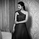 Mayuri Deshmukh Instagram - 👗👠👓💄📸 Styled by @rimadidthat Makeup and Hair @farah_mehdi_ Photographer @vishwasgonsalves Gown @Frefa.Street Outfit PR @MediaTribeIn Earrings @GoldenByRee Team @oceanmediapr