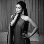 Mayuri Deshmukh Instagram - 👗👠👓💄📸 Styled by @rimadidthat Makeup and Hair @farah_mehdi_ Photographer @vishwasgonsalves Gown @Frefa.Street Outfit PR @MediaTribeIn Earrings @GoldenByRee Team @oceanmediapr
