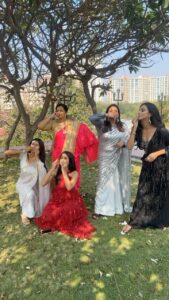 Megha Chakraborty Instagram - Wahh kyaa baat hai 😂😂😂

#meghachakraborty #reels #reelsinstagram #reel #reelvideo #reelsindia #trending #imlie #

@hemantthatte @saumyasaraswatt @sweetupanjwaniofficial @chaitrali_lokesh_gupte 

familyreels #funny #group #onsetfun