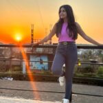 Megha Chakraborty Instagram - Sunsets are proof that endings can often be beautiful too❤️ #meghachakraborty #sunset #travel #nature #love #peace #positivity #me #happyme #feelings
