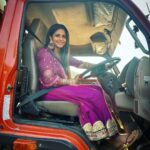 Megha Chakraborty Instagram - Hey.. smile please and pass it on 😀 @starplus #meghachakraborty #fun #shootlife #truck #drive #driving #smile #imlie #actorslife #enteratinment #potd