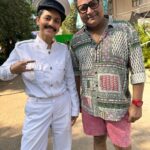 Megha Chakraborty Instagram - With the captain of our ship #imlie @shrivastav_ashish #meghachakraborty #imlie #director #happyfaces #fun #shootlife