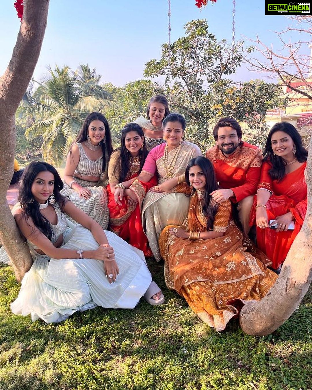 Megha Chakraborty Instagram - Merry Christmas to all #imliefamily ki taraf se ππ
@starplus @actress_anuradha @chaitrali_lokesh_gupte @gauravmukesh @rajshrirani @shrivastav_ashish @_jamesghadge @sweetupanjwaniofficial @saumyasaraswatt @jeet.anactor @iseeratkapoor @hemantthatte #meghachakraborty #family #fun #potd #bond #colors #happyfaces