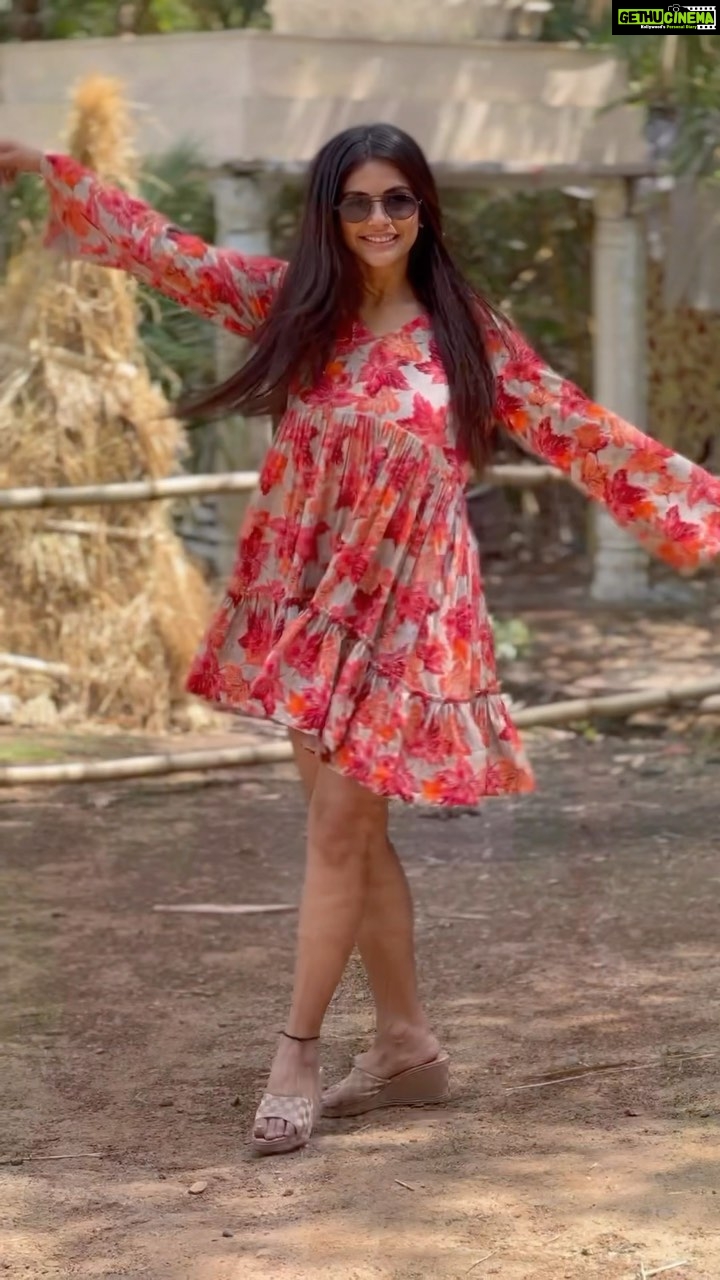 Megha Chakraborty Instagram - Shopping always makes me happy😀… what makes you happy ?? Designed by @ @meenalrshah #meghachakraborty #sunday #sundayvibes #happyme #prettygirls #reelsinstagram #trending #reelkarofeelkaro #reelitfeelit #reelvideo #reelsindia #smile #newdress