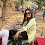 Megha Chakraborty Instagram - 💪🏻😀 #girlpower #meghachakraborty #imlie #starplus #fun #shoot #behindthescene #shootlife #reelit #reelitfeelit #reelsvideo #reels #reelkarofeelkaro #reelinstagram #acotorslife #hardwork #behindthescenes