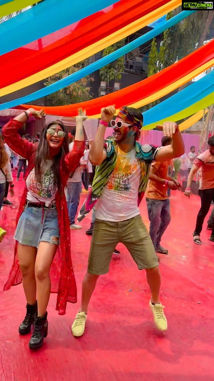 Megha Chakraborty Instagram - Meri holi toh khatam ho nahi ho rahi hai🤪🤪 #meghachakraborty #sahilphull #mehil #holibash #holiparty #holi #trendingreels #bollywood #celebration #colors #reels #reelsvideo #reelsinstagram #reelitfeelit #reelkarofeelkaro #reelsindia #dance #fun #happy