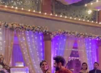 Megha Chakraborty Instagram - #PATHAAN - our version 😀 DOP : @madnanichirag #meghachakraborty #karanvohra #imlie #behindthescene #jhoomejopathan #dance #shooting #reels #reelsinstagram #reelkarofeelkaro #reel#reelsinstagram #srk #shahrukhkhan #deepikapadukone #bollywood #❤️