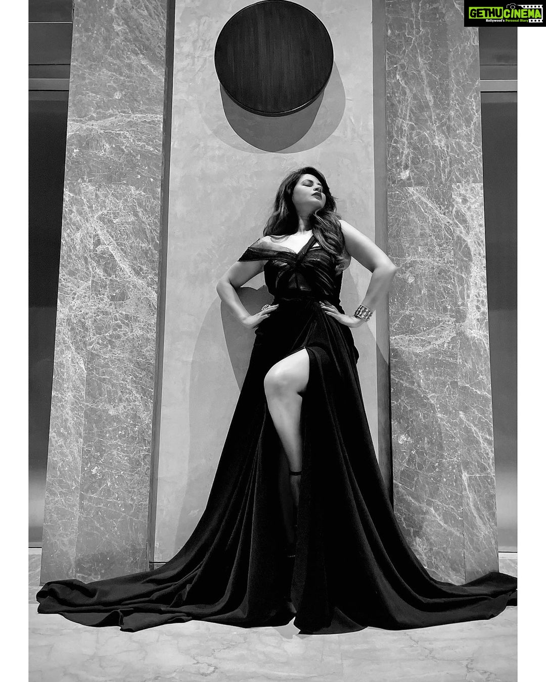 Megha Dhade Instagram - 🖤 Styled by - @richaranawat Wearing - @style__inn Hair - @ishansupriyamilind Earrings by - @flauntbasket_silverjewellery