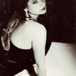 Megha Dhade Instagram - Old is Gold 📽️🎥📻🎞️🖤🤍 Clicked by @tejasnerurkarr #meghadhade #reels #reelitfeelit #reelsinstagram #reelkarofeelkaro #reelsindia #trendingreels #meghadhadevlogs