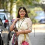 Megha Dhade Instagram – #weddingdairies  #aastadkale #swapnalipatil  #pune 

👗: @robebysuhani 
💍: @nevya_collection 
👛: @potlisbagsofficial 
📸: @saneshashank