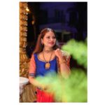 Megha Dhade Instagram - 🌞 Jewellery- @adityaartjewellery Potli - @potlisbagsofficial Outfit - @adirush_arts