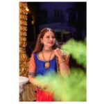 Megha Dhade Instagram – 🌞
Jewellery- @adityaartjewellery
Potli – @potlisbagsofficial
Outfit – @adirush_arts