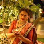 Megha Dhade Instagram - All the lights of the world cannot be compared even to a ray of the inner light of the self. Merge yourself in this light and enjoy the festival of lights. #HappyDiwali #Diwali2020 ✨🙏🏻 Necklace and Earrings by- @nevya_collection Designer Choli By @adirush_arts