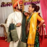 Megha Dhade Instagram - प्रिय शमा आज तुझ्या डोक्यावर अक्षता टाकायला मी नव्हते याचं थोडं वाईट वाटत होतं ... पण तुझ्या डोक्यावर अक्षता पडल्या याचा आनंद कैक पटीने जास्त आहे . तू आणि तेजस कायम सुखात राहावे हीच मनोकामना आणि शुभेच्छा ...!!! नांदा सौख्यभरे 💐💐🎁💕❤️ @sharmishtharaut @tejas.desai.1044 🎺🥁🎷🥁🎼💐 #sahelikishadi #shamtej #SaiMeghaShama #myfriendswedding #loveyoualways ❤️