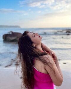Megha Dhade Instagram - Sun,sand and the blues 🌊🌤
