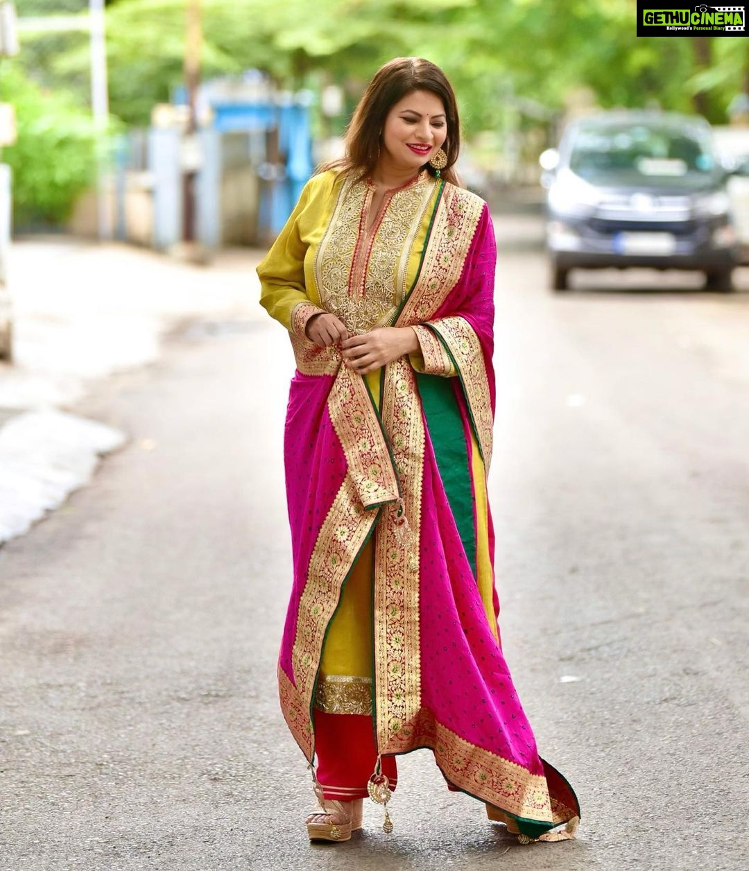 Megha Dhade Instagram - Festive mode On ✨🌼🌸🌿. #bappamorya #festivals #ganeshutsav #colors #meghadhade Styled by - @priyankadesai2168 Photographer- @saneshashank