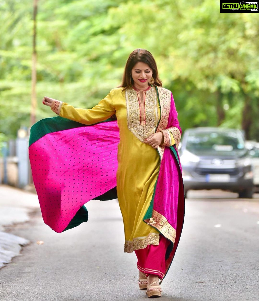 Megha Dhade Instagram - Festive mode On ✨🌼🌸🌿. #bappamorya #festivals #ganeshutsav #colors #meghadhade Styled by - @priyankadesai2168 Photographer- @saneshashank