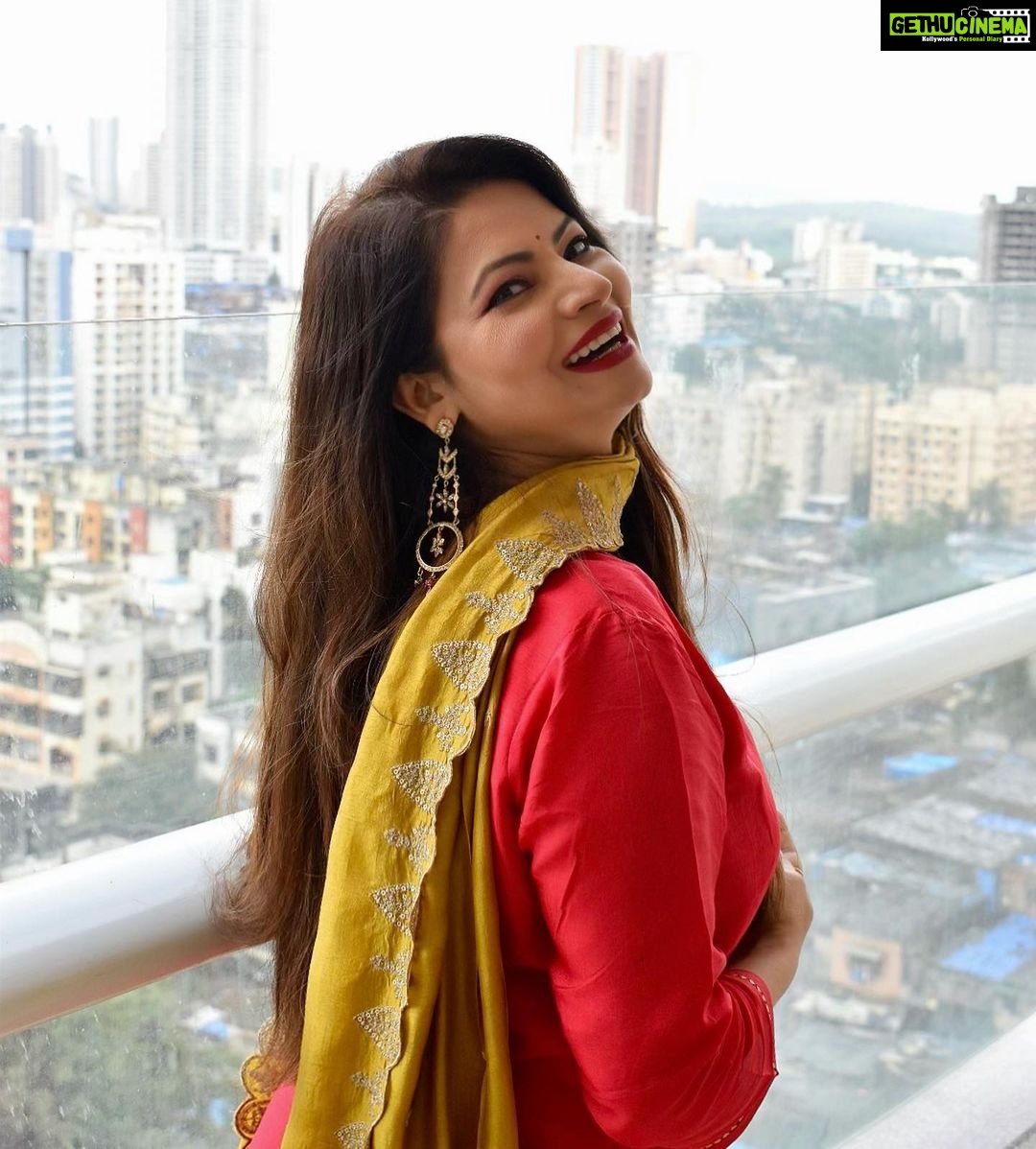 Megha Dhade Instagram - Shine your light ✨ Wearing @priyanka_desai_label Styled by - @priyankadesai2168