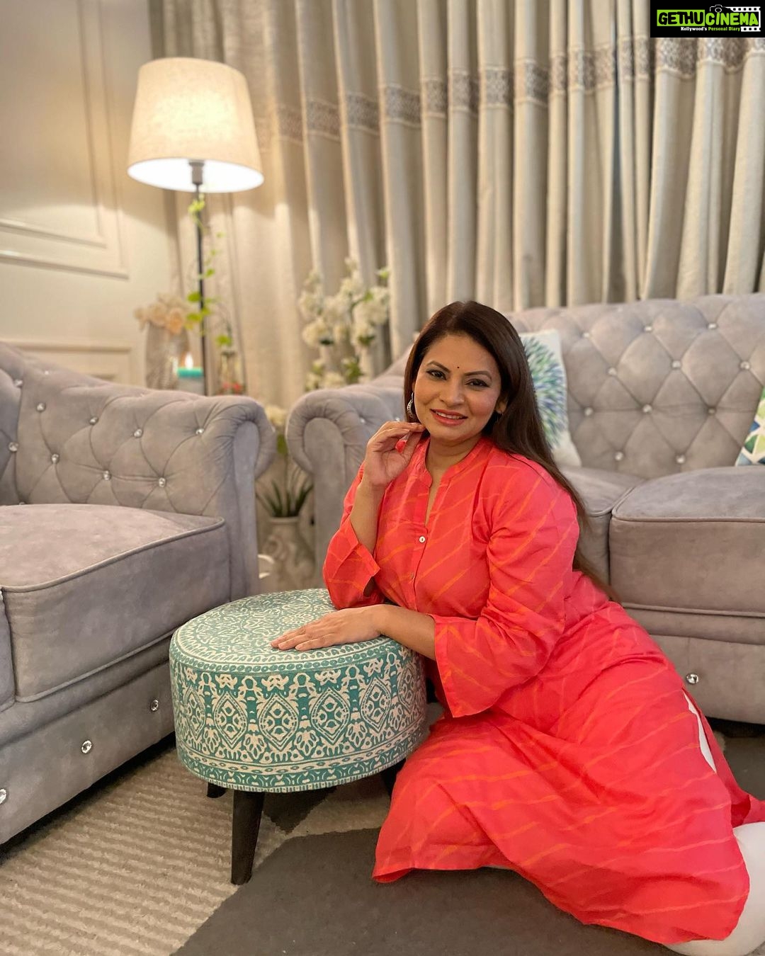 Megha Dhade Instagram - Since I always crave for beautiful Home Decor Stuff, Thanks to @thehomedecorbypriya for sending me this beautiful Elegant Lampshade n Puffy stool and making me and my Home Super Happy . Guys do check this page @thehomedecorbypriya for extremely Elegant Home Decor . ❤️