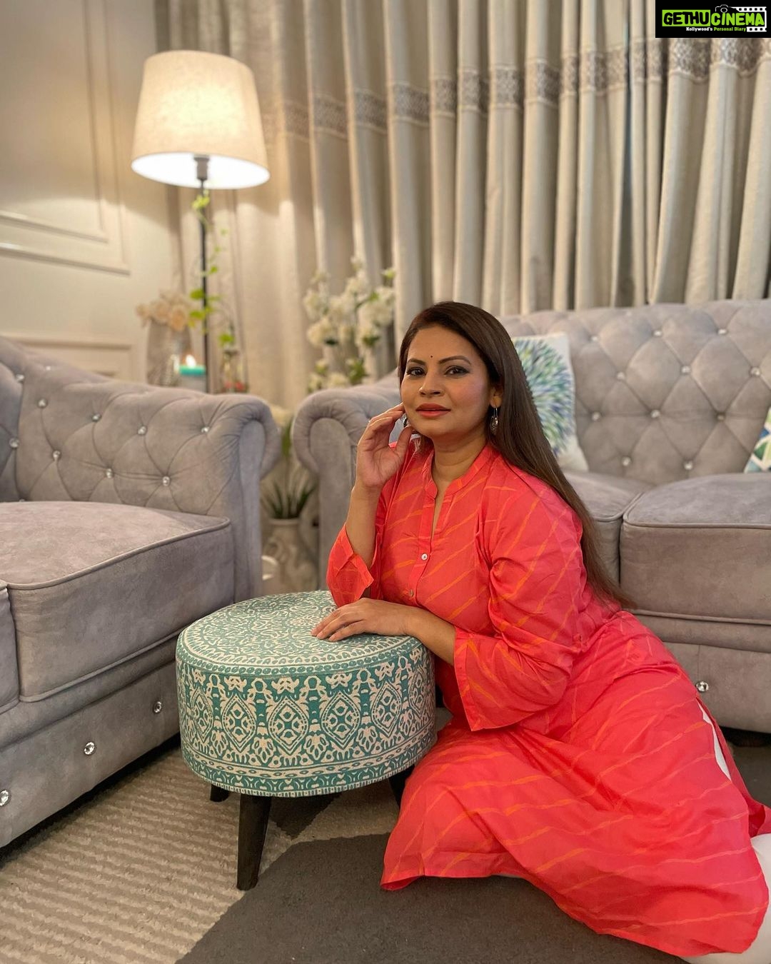 Megha Dhade Instagram - Since I always crave for beautiful Home Decor Stuff, Thanks to @thehomedecorbypriya for sending me this beautiful Elegant Lampshade n Puffy stool and making me and my Home Super Happy . Guys do check this page @thehomedecorbypriya for extremely Elegant Home Decor . ❤️