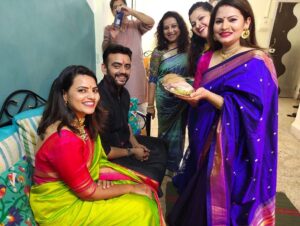 Megha Dhade Instagram - Amchya Swapu ani Aastad cha #Kelwan !!! @patilswapna @aastadkale @shilpanavalkar @tamhaner @shalmalee_t @aditya.aquarius #family #love #friendsforlife #marathiwedding #marathiactors