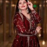 Megha Dhade Instagram – May the Mother Goddess turn all your dreams into reality this Vijaya Dashami! Stay blessed. ✨🙏🏻💗
Outfit by @kalamandir_thane
Styled by @shalmalee_t
Hair by @_stylecafe
📸 pictures by @mahendrajawaleofficial
@shivnath_gadekar_photography