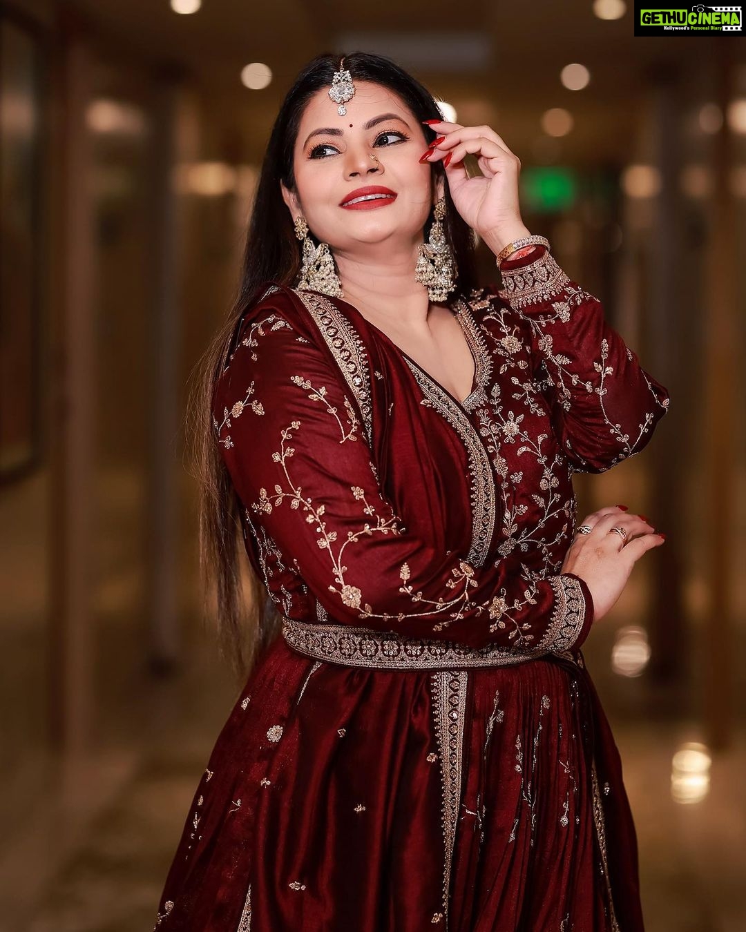 Megha Dhade Instagram - May the Mother Goddess turn all your dreams into reality this Vijaya Dashami! Stay blessed. β¨ππ»π Outfit by @kalamandir_thane Styled by @shalmalee_t Hair by @_stylecafe πΈ pictures by @mahendrajawaleofficial @shivnath_gadekar_photography