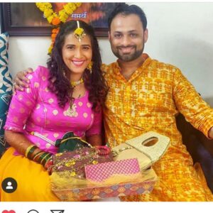 Megha Dhade Instagram - प्रिय शमा आज तुझ्या डोक्यावर अक्षता टाकायला मी नव्हते याचं थोडं वाईट वाटत होतं ... पण तुझ्या डोक्यावर अक्षता पडल्या याचा  आनंद कैक पटीने जास्त आहे . तू आणि तेजस कायम सुखात राहावे हीच मनोकामना आणि शुभेच्छा ...!!! नांदा सौख्यभरे 💐💐🎁💕❤️ @sharmishtharaut @tejas.desai.1044 🎺🥁🎷🥁🎼💐 #sahelikishadi #shamtej #SaiMeghaShama #myfriendswedding #loveyoualways ❤️