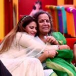 Megha Dhade Instagram - Happy Birthday Mazi Laadubai 😘😘😘😘😘😘 Love you Aau ❤️🎂💐 @usha__nadkarni @colorsmarathiofficial #Biggbossmarathis1