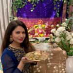 Megha Dhade Instagram - Ganpati Bappa Morya! Pudhchya varshi lapkar ya ! 🌺🙏🏻
