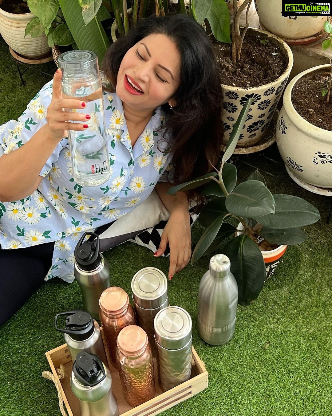 Megha Dhade Instagram - I support @panchamahabhute #SayNoToPlastic Waterbottle Campaign as 1 plastic bottle takes 450yrs to decompose. Let's use alternatives like stainlesssteel/copper/wooden/terracotta/glass and save Environment + help @minmsme sector of India* Happy Environment Day πΏπΈπͺ΄πͺ·π³ π± #environmentday