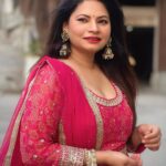 Megha Dhade Instagram - Let your soul glow 💖 Outfit by @kalamandir_thane Styled by @shalmalee_t Bag @potlisbagsofficial