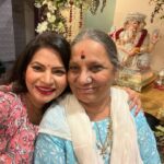 Megha Dhade Instagram – Met the very warm,kind and lovely @sandiipsikcand, the beautiful @neenakulkarni , Graceful Veena Sikcand , my partner in crime @sharmishtharaut ,Team ABOLI And the Superrrr cute Gucci Sikcand who was the star of the evening.💗
Ganapati Bappa Morya 🌺