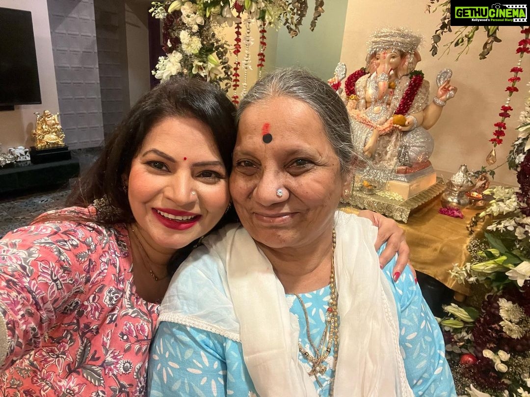 Megha Dhade Instagram - Met the very warm,kind and lovely @sandiipsikcand, the beautiful @neenakulkarni , Graceful Veena Sikcand , my partner in crime @sharmishtharaut ,Team ABOLI And the Superrrr cute Gucci Sikcand who was the star of the evening.💗 Ganapati Bappa Morya 🌺