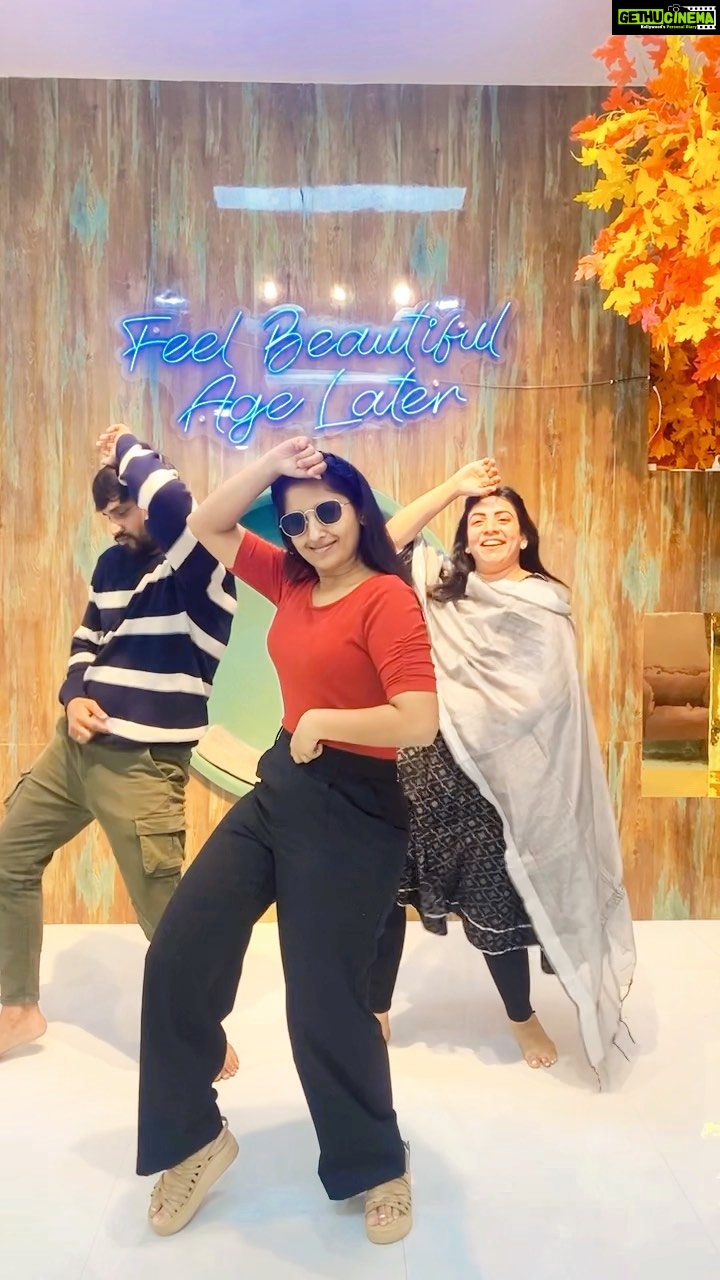 Meghana Lokesh Instagram - With the super chill and fun @meghnalokesh garu 💝♥️😎 Dance reel energy credits @adityaram_on 🤩 #dancewithmyhands #ccglow #ccglowtreatment #ccglowhyderabad #dancereels #trendingreels #trendingsongs #trendingaudio #deeptinadimintipmu #deeptinadiminti
