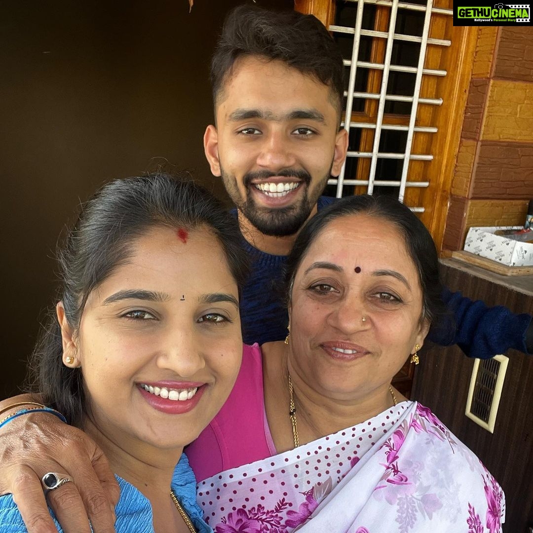 Meghana Lokesh Instagram - Fam-Jam moments round the year, I must admit the end was like icing on the cupcake 🧁 ❤️ ಸಾಂಸ್ಕೃತಿಕ ರಾಜಧಾನಿ ಮೈಸೂರು