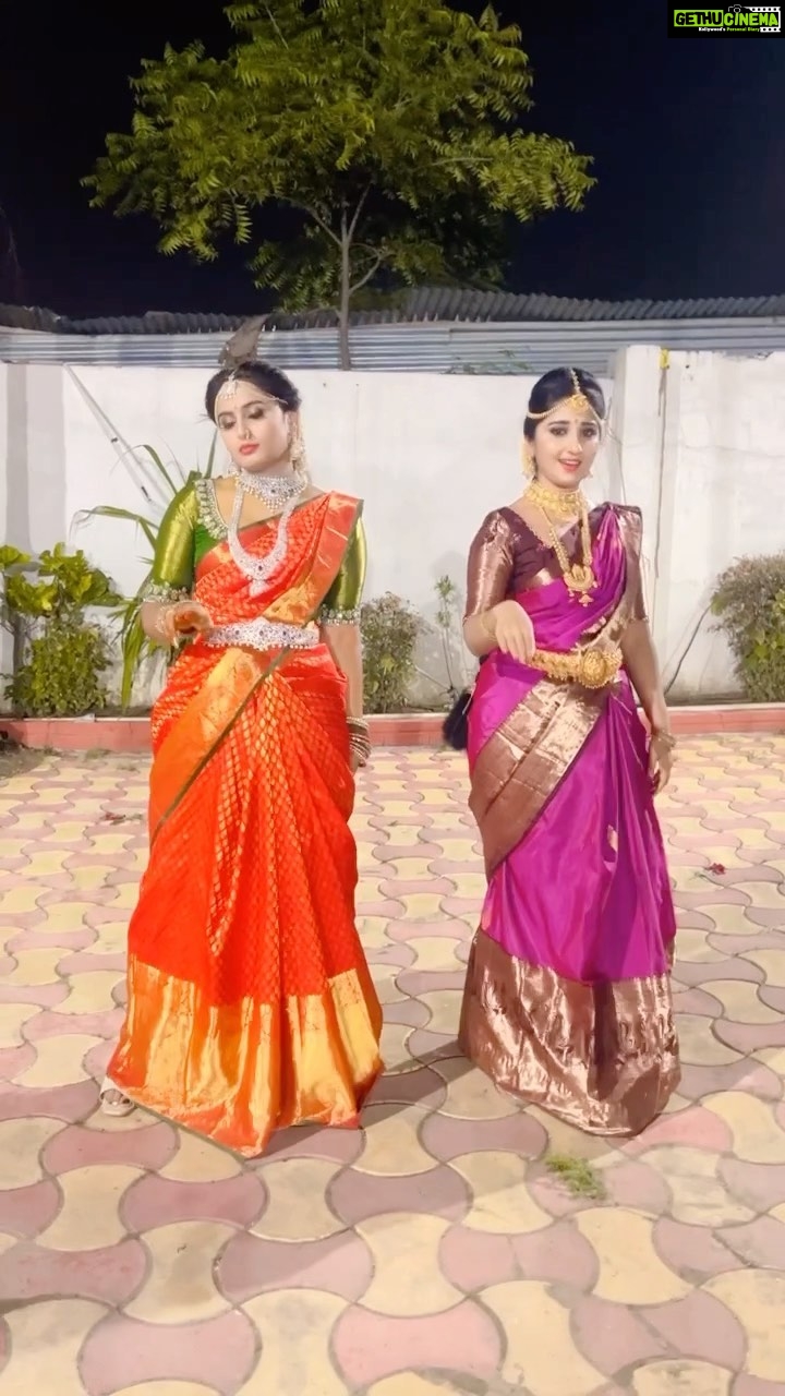 Meghana Lokesh Instagram - Combination repeat 👩🏻‍❤️‍💋‍👩🏻✨ @meghnalokesh @kalyanam_kamaneeyam_official @zeetelugu @zee5telugu #kalyanamamkalyanam #meghanalokesh #tulasiyerra #zeetelugu #zee5 #marriagescences #serial #latestrells #entertainment # funn😊😄