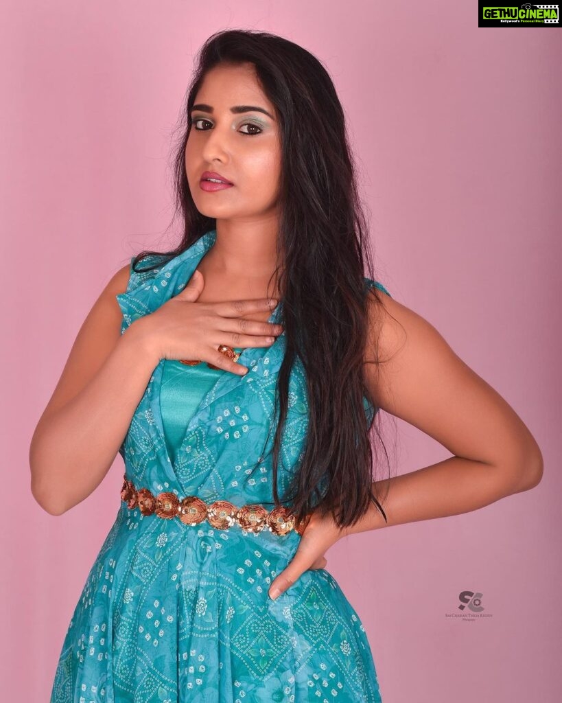 Meghana Lokesh Instagram - Not everyone likes me , but not everyone matters . . . Outfit : @mvdesignerstudios Jewellery: @pretty.jewelbox Photography: @saicharanthejareddyphotography Styling: @rishita.madas Hair and make up : Me 😃 Hyderabad